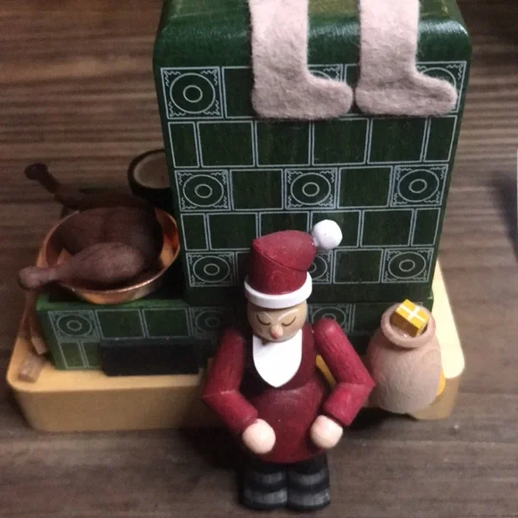 Williams Sonoma Richard Glaesser Smoke Stove with Santa Claus Incense Burner - Picture 13 of 17